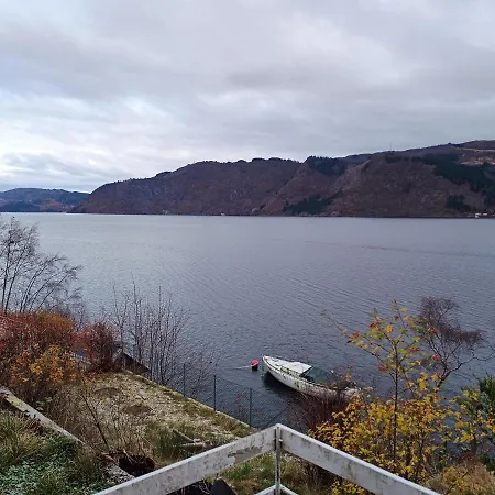 アパート Ro Og Fred Ved Fjorden *