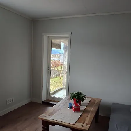 アパート Ro Og Fred Ved Fjorden